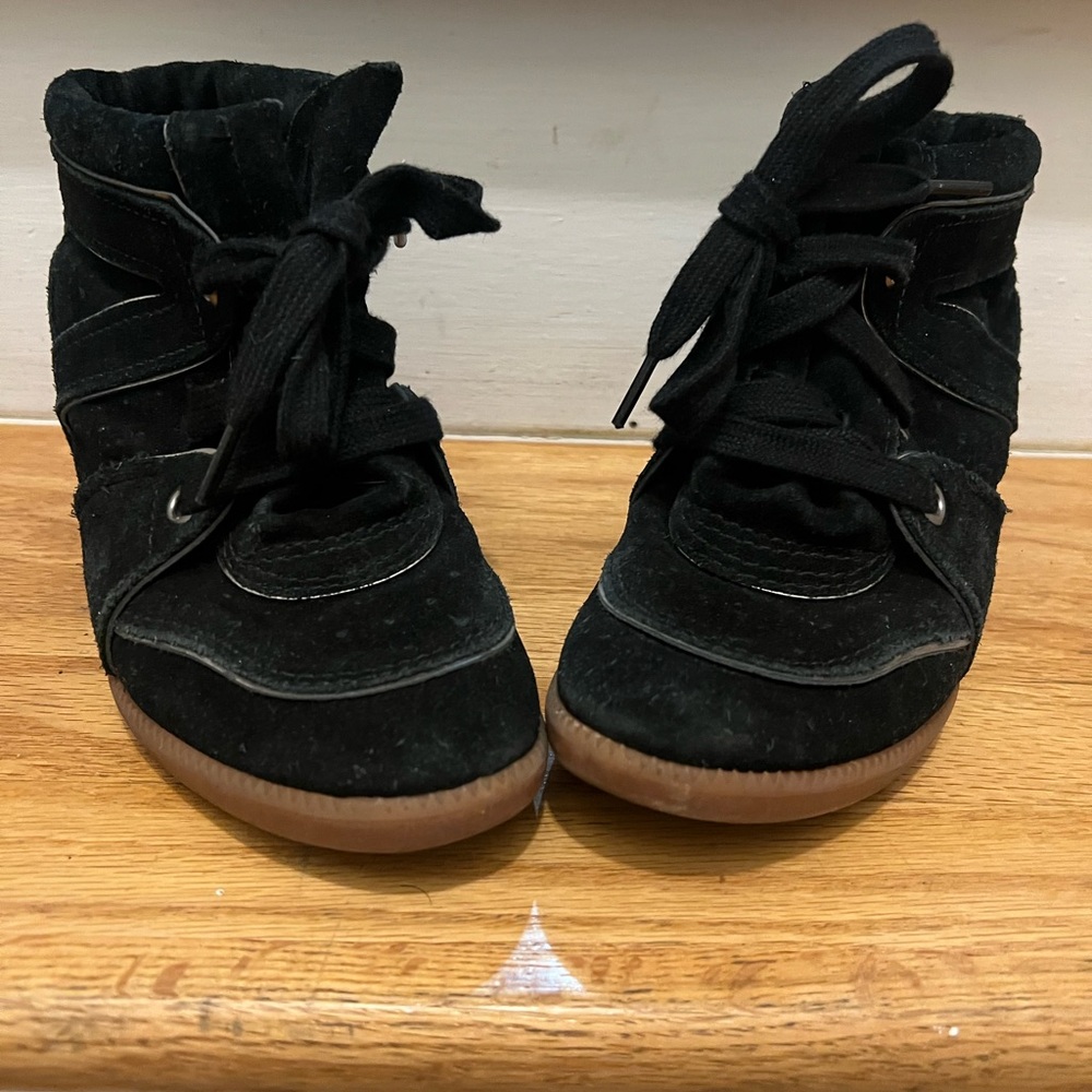 Schutz women’s black suede boots used size 5
